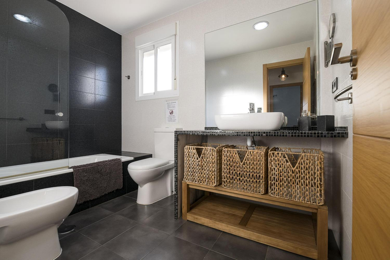 Bathroom 4, Duplex Near The Beach - House With Free Wifi, Cádiz
