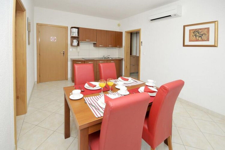 Dining 3, Apartments Villa Moonlight - One Bedroom Apartment With Sea View Balcony, Okrug