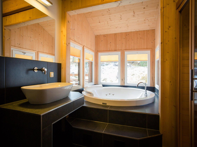 Bathroom 3, Charming chalet with indoor hot tub, Murau