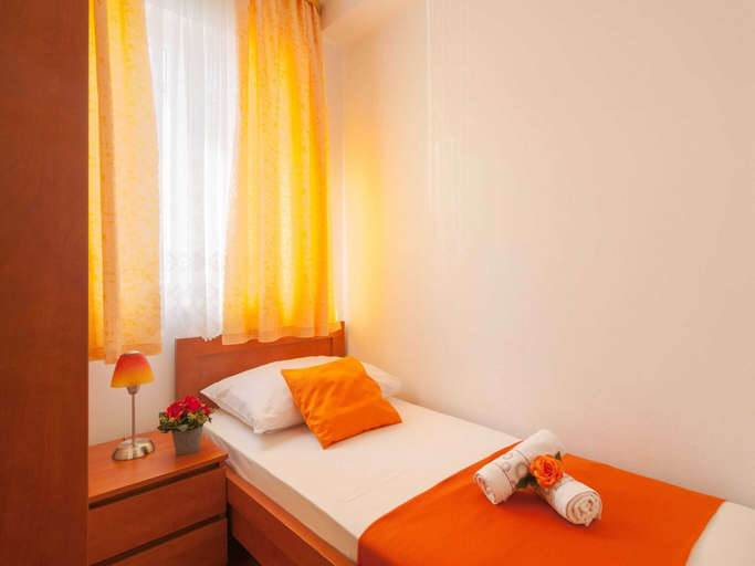 Room 5, Apartments Island Beat - Two Bedroom Apartment With Balcony, Supetar