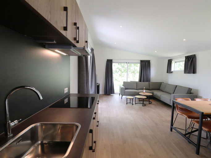 Living area 4, Spacious Chalet in a Rural Location Near Giethoorn, Weststellingwerf