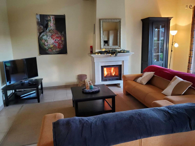 Living area 5, Villa in Les Forges With Golf & Pool Access, Deux-Sèvres