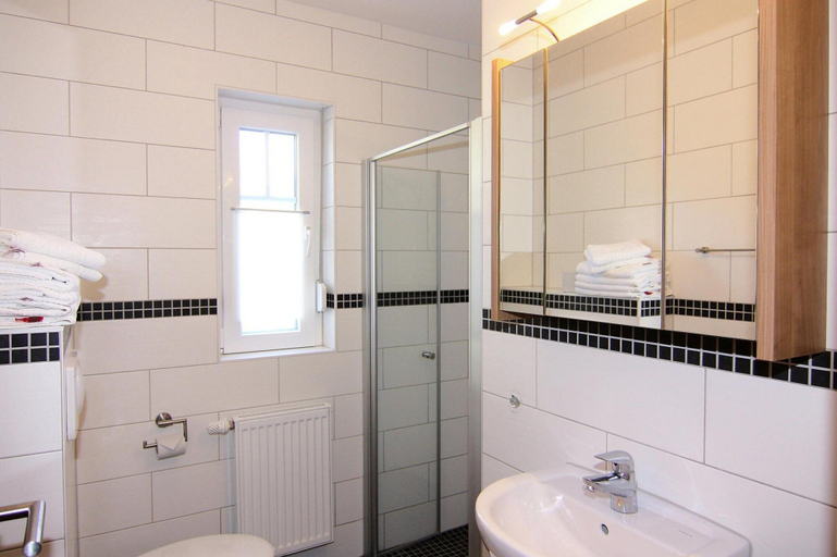 Bathroom 3, Starfish Holiday Home in Rerik Near Beach, Rostock