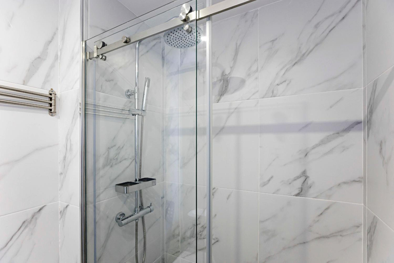 Bathroom 3, Urban House by LovelyStay, Porto