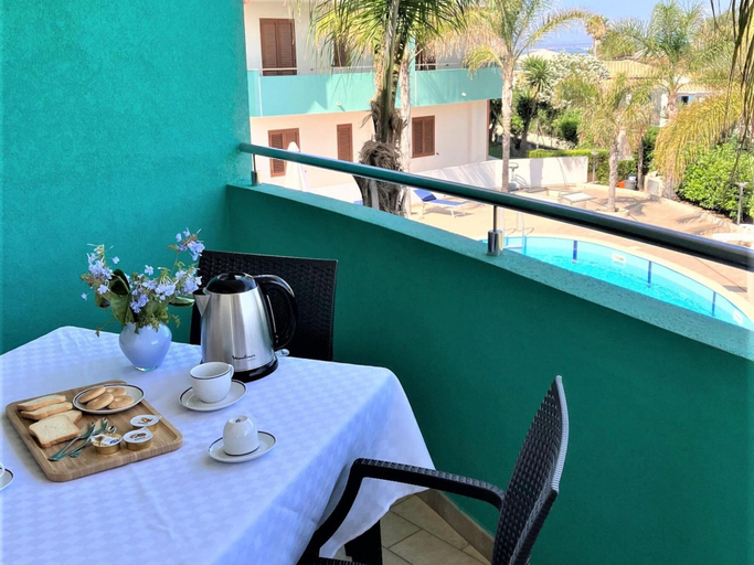 Dining 5, Belvilla by OYO Appartamento Lato Piscina, Ragusa