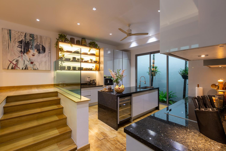 Others 2, Spacious 5-bedroom private villa for groups of up to 12 guests, Pulau Phuket