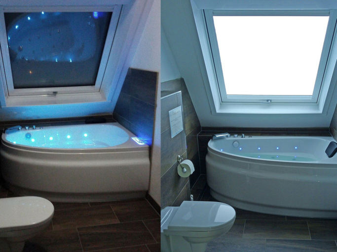 Bathroom 5, Spacious Holiday Home in Neukirchen, Nordfriesland