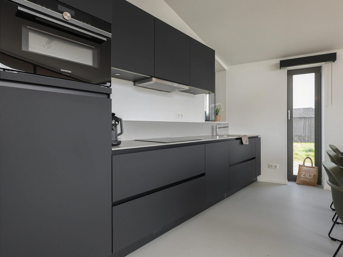 Private kitchen 2, Inviting Holiday Home in the Nature, Noord-Beveland