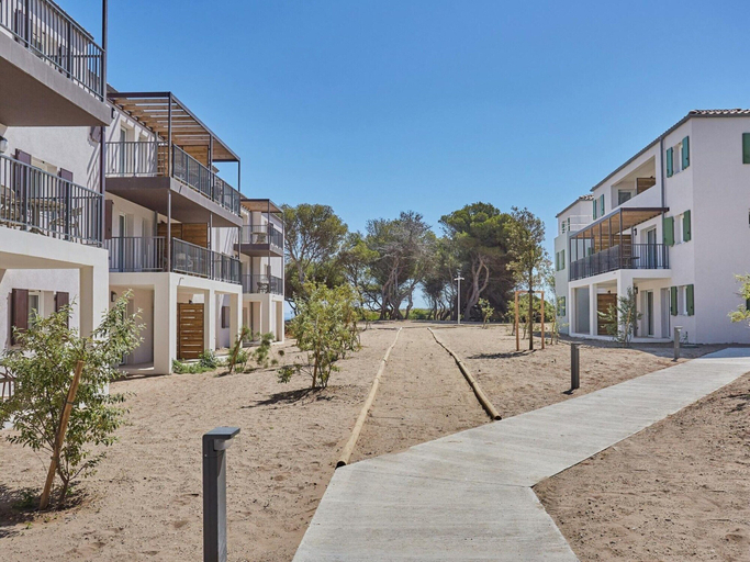 Exterior 2, Apartment in Giens With Pool & Beaches Nearby, Var
