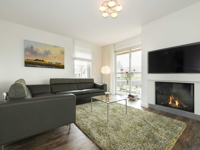 Others 5, Chic Villa With a Fireplace at Tjeukemeer, Lemsterland