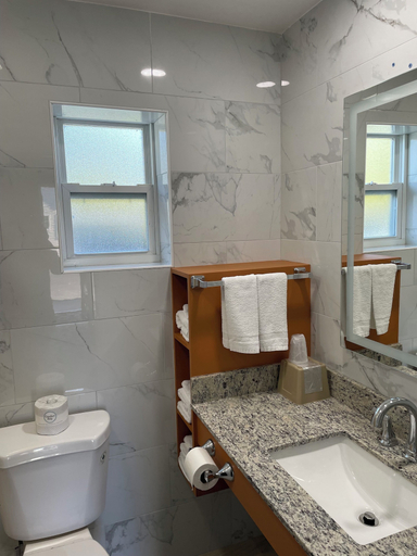 Bathroom 5, The Springwater Inn, Tompkins