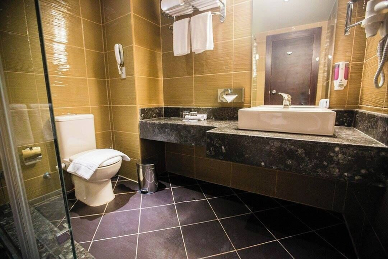 Bathroom 4, La Rosa Boho Aquapark Hotel, Al-Ghurdaqah
