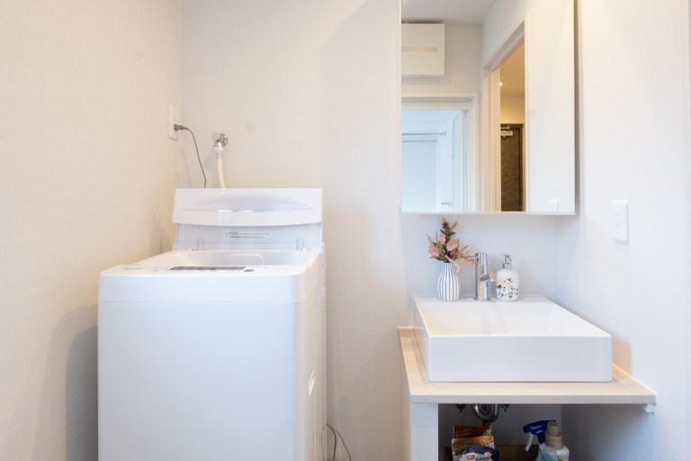 Bathroom 3, Ken's Place麻布East, Minato