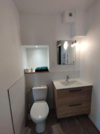 Bathroom, Les Glycines, un air de campagne a la ville, Doubs
