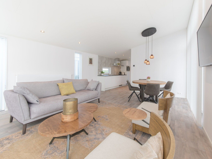 Dining 2, Modern, High-quality Chalet With Wifi Near the Oosterschelde, Kapelle