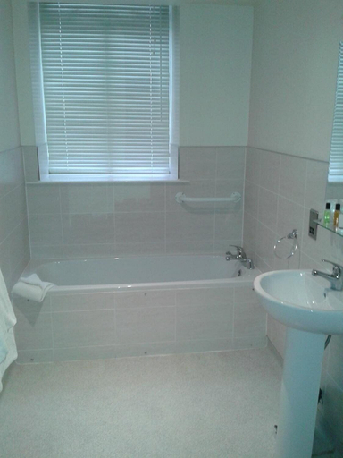 Bathroom 4, Cambridge Hotel Waterfront, Calderdale