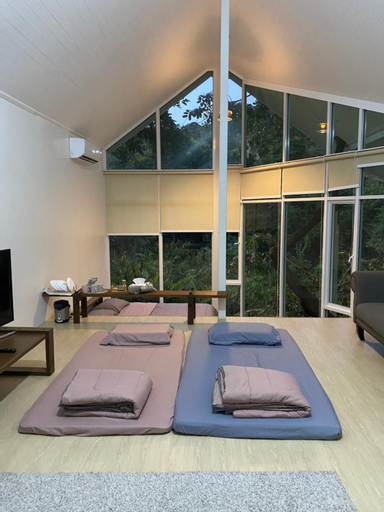 Bedroom 3, Royal Mountain View: Mountain View Resort (View of Luang), Muang Ratchaburi