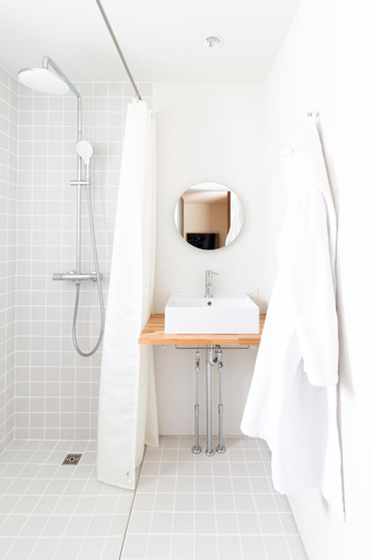 Shower 4, Akizuki OKO art&inn, Asakura