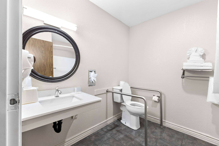 Bathroom 4, Super 8 by Wyndham Goodyear/Phoenix Area, Maricopa