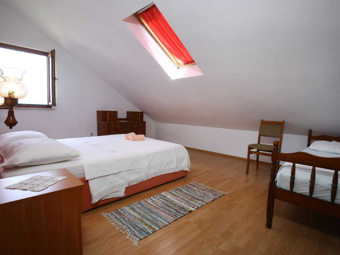 Room 5, Apartments Boro - Two Bedroom Apartment With Sea View, Supetar