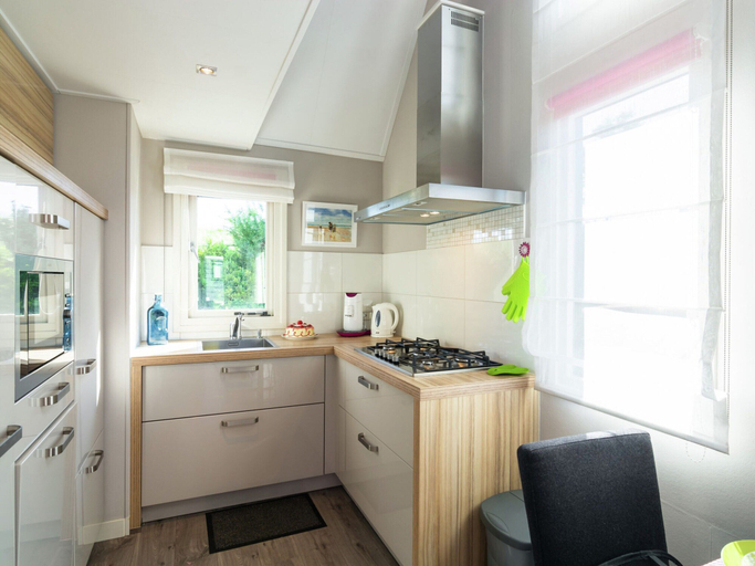 Private kitchen 4, Modern Holiday Home in Kattendijke With a Garden, Goes