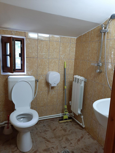 Bathroom 5, MON AMI, Merei