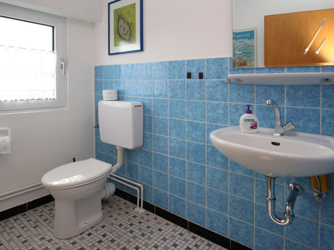Bathroom 4, Reihenhaus, Dornumersiel, Aurich