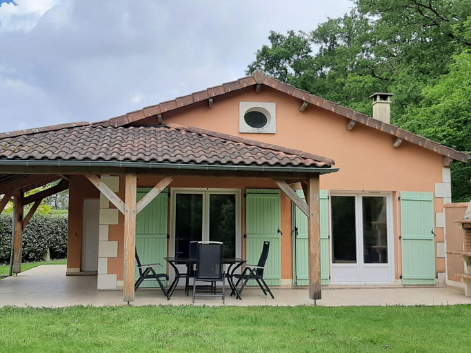 Exterior 4, Villa in Les Forges With Golf & Pool Access, Deux-Sèvres