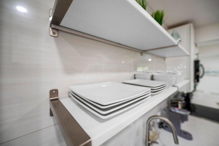 Room 2, Uhost AI Stylish 1BR Bright Space w Patio, Broward