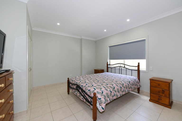 Bedroom 2, Paradise Beach House - Belle Escapes Jervis Bay, Shoalhaven - Pt B