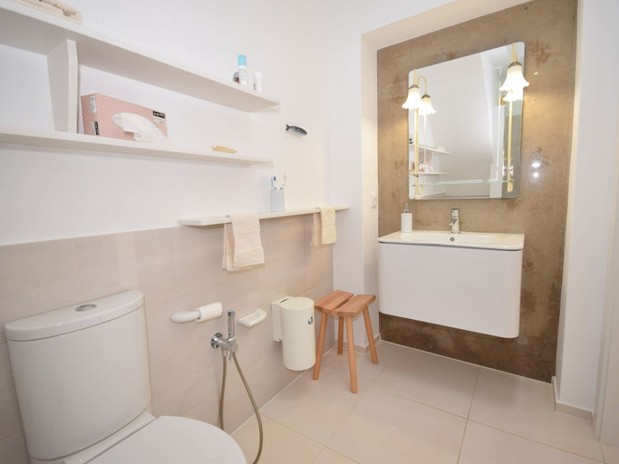 Bathroom 4, Peaceful Algarve Getaway, Olhão