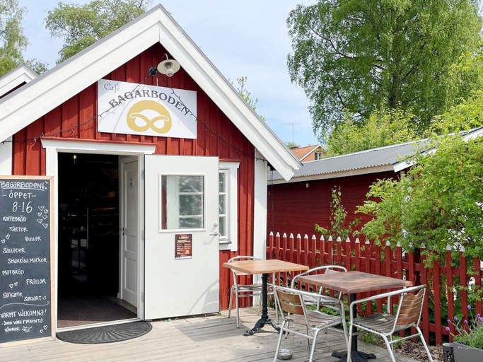 Dining 4, 4 Person Holiday Home in Hallstavik, Norrtälje