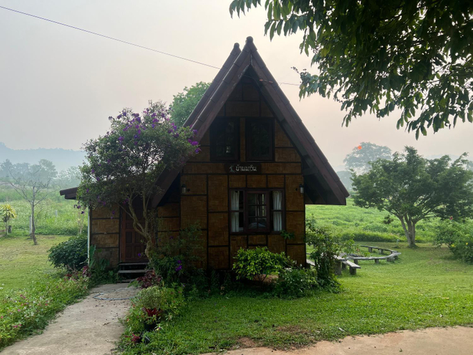 Exterior 4