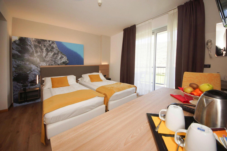Room 5, Apartment in Riva del Garda, Trento