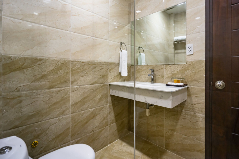 Bathroom 4, Collection O Emerald Luxury Apartment - Near SECC, District 7