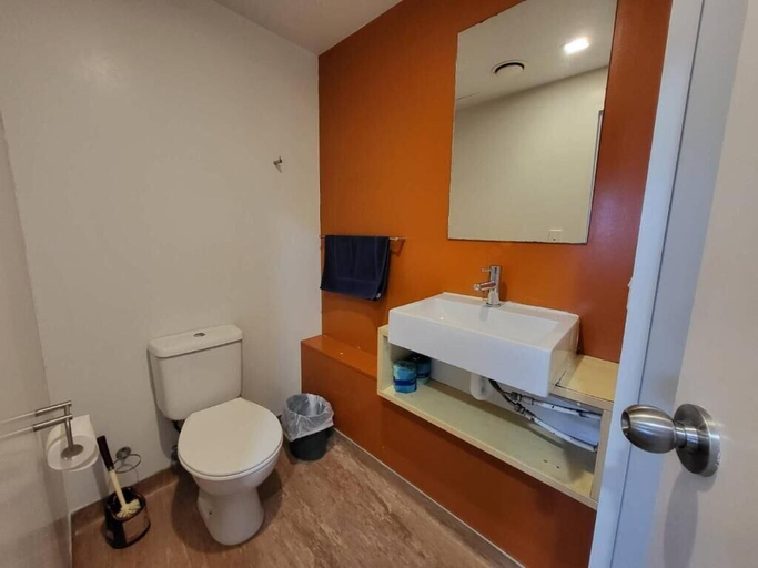 Bathroom 5, Empire Apartments, Waitakere