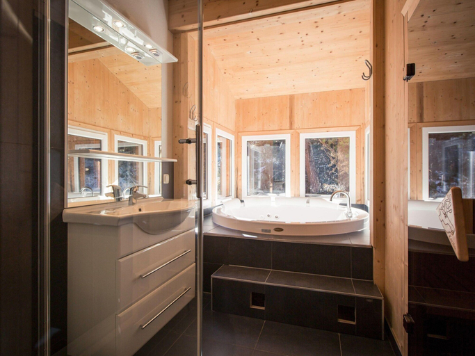 Bathroom 4, Cozy chalet with hot tub, Murau