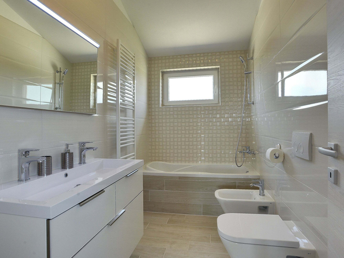 Bathroom 4, Family Villa With Swimming Pool, Pula