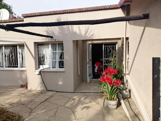 Others 5, Nandi's Place, Thabo Mofutsanyane