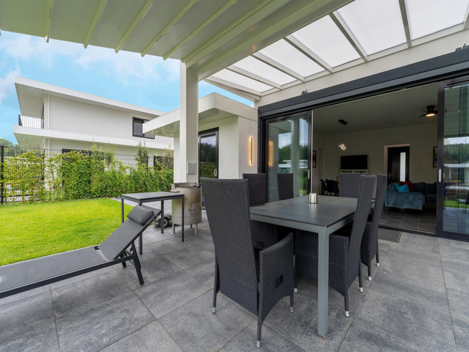 Others 4, Villa With Covered Terrace and Jetty on the Water, Zeewolde