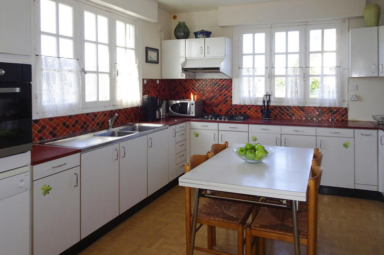 Private kitchen, Holiday Home in Kersiny With Sea Views, Finistère