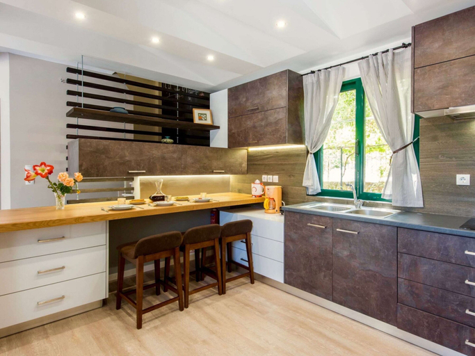 Private kitchen 2, Villa in Gerani With Pool and Sea Views, Crete