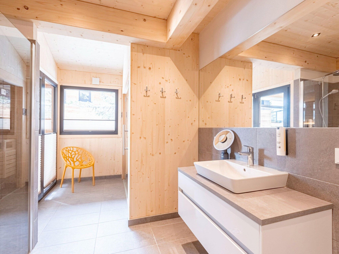 Bathroom 4, Welcoming chalet with sauna hot tub, Murau