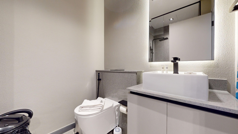 Room 5, Al Meydan - MAG EYE 890 710, Dubai