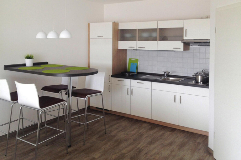 Private kitchen 4, Aparthotel by Lake Heidensee With Boat Rentals, Schwerin