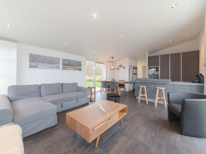 Others 5, Modern Chalet Near Beach, Kapelle