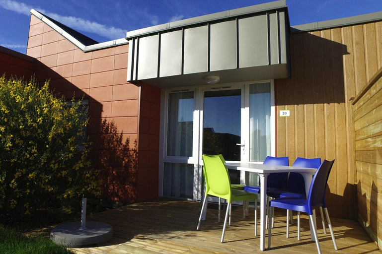 Dining 5, Holiday Home in Blyriot Plage With Pool, Pas-de-Calais