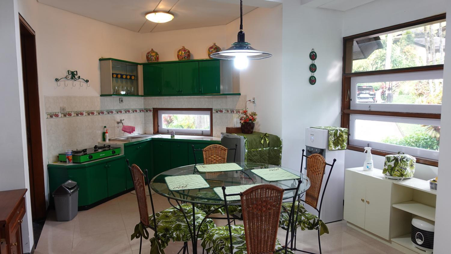 Others 4, Batu Villa (3 Bed Rooms & just 2 min walk to Jatim Park 1), Malang