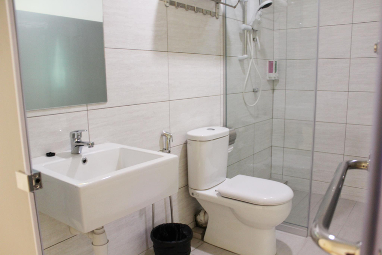 Bathroom 13