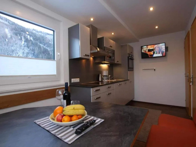 Private kitchen 5, Klasse Apartment mit Balkon St. Anton am Arlberg, Landeck
